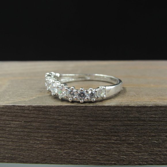 Size 7.5 Sterling Silver Slightly Wavy CZ Gem Band Ring Vintage - Picture 3 of 9